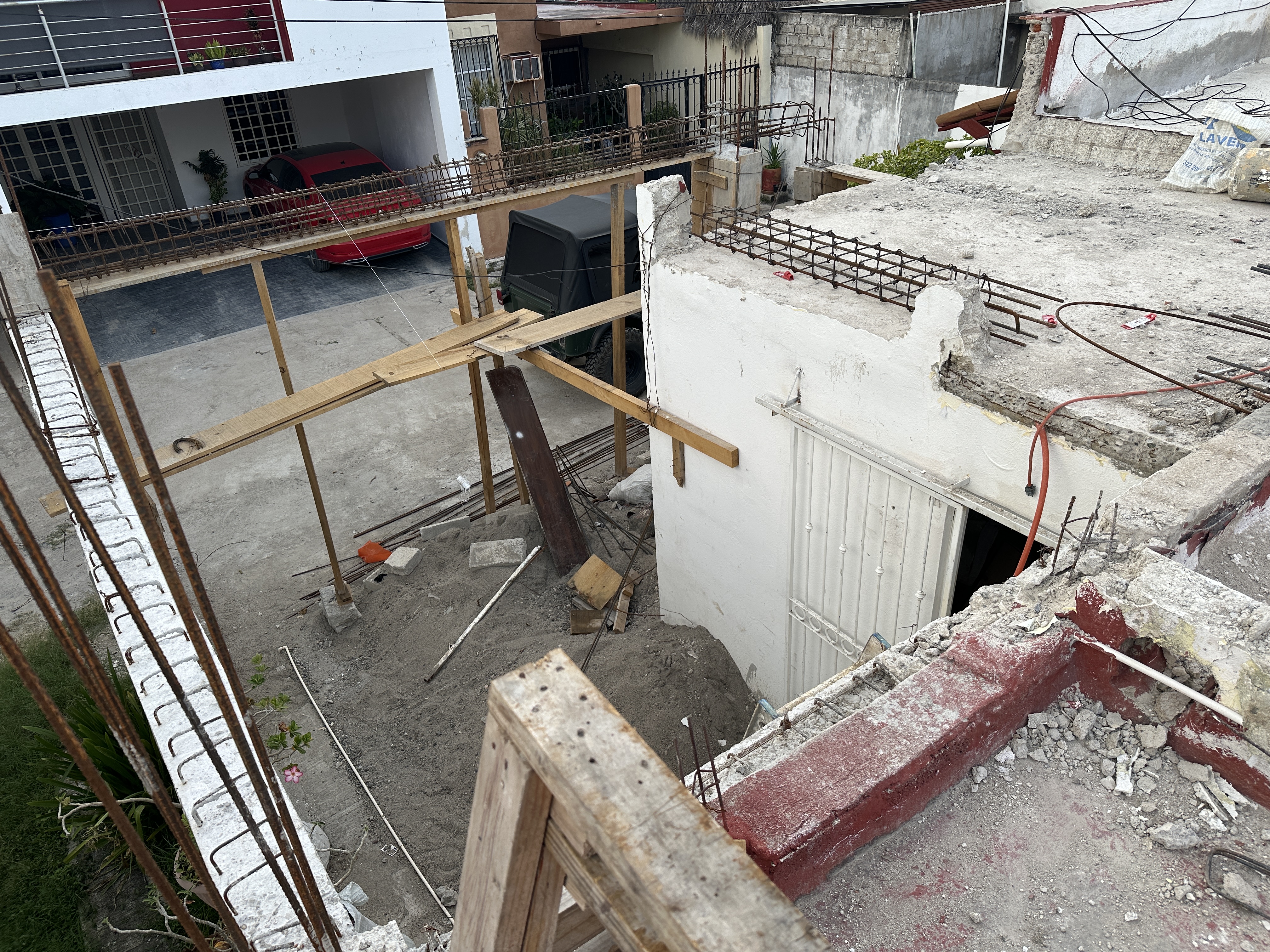 Construcción de la losa del segundo nivel — estructura de Casa Manglar