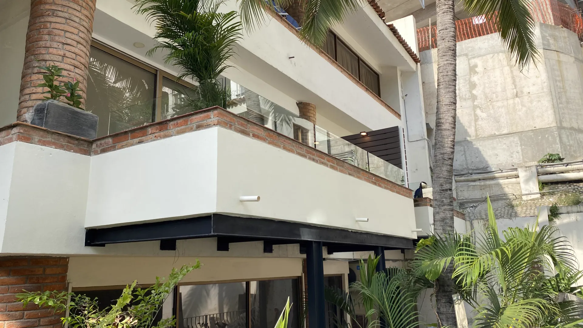 Scala 202, balcón-terraza terminado, vista exterior