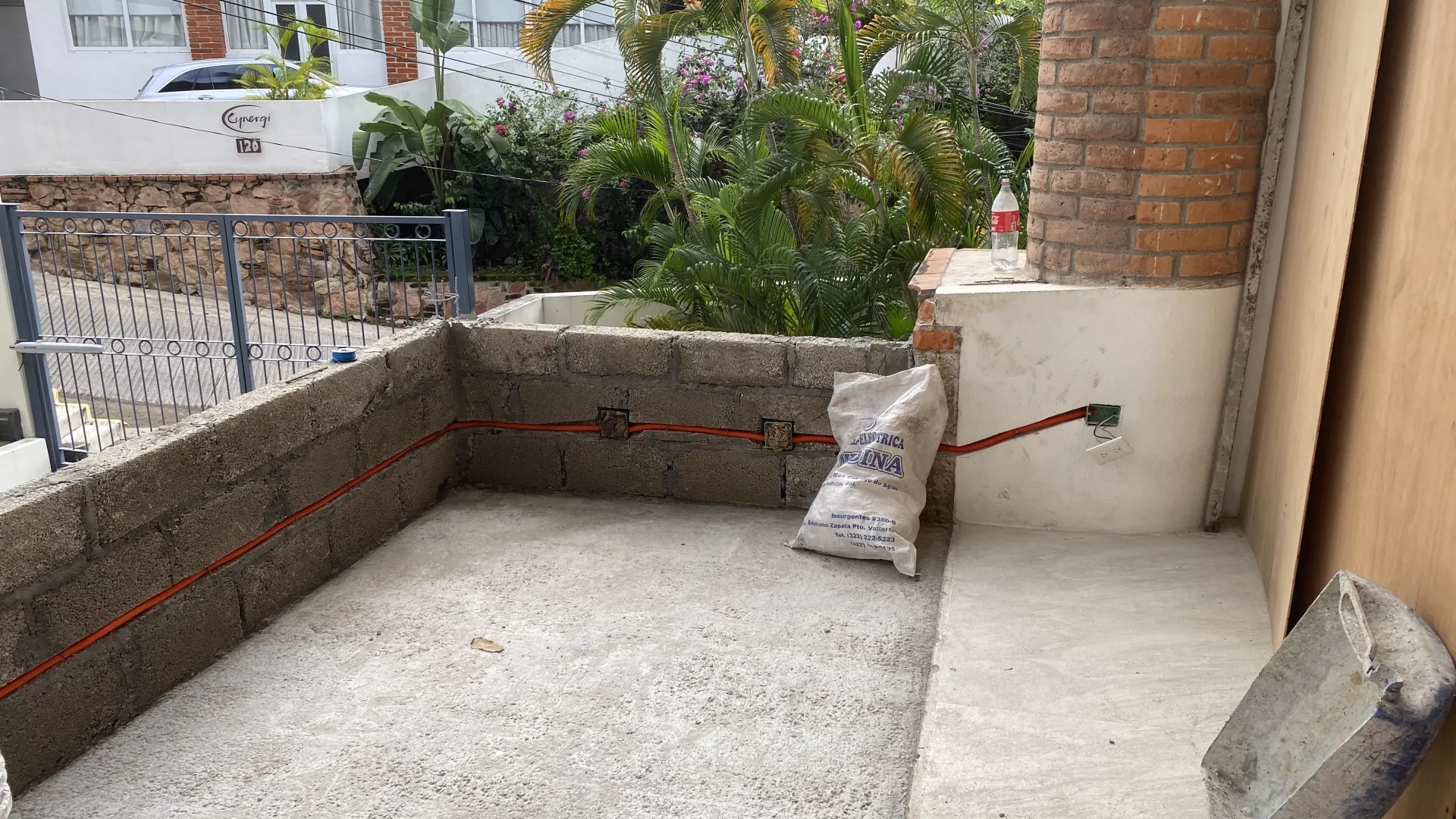 Scala 202, obra avanzada, barandal instalado