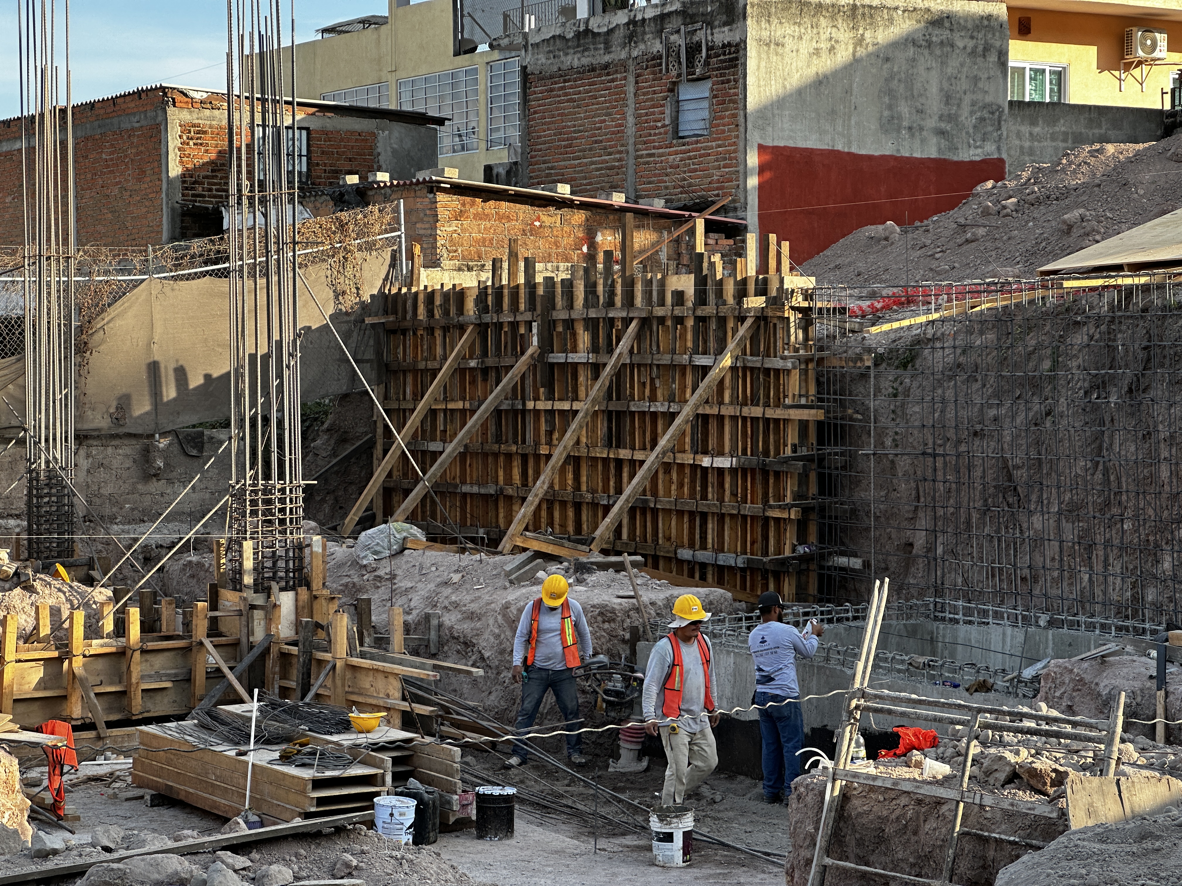 Cimentación — trabajadores en excavación, ZUL PV